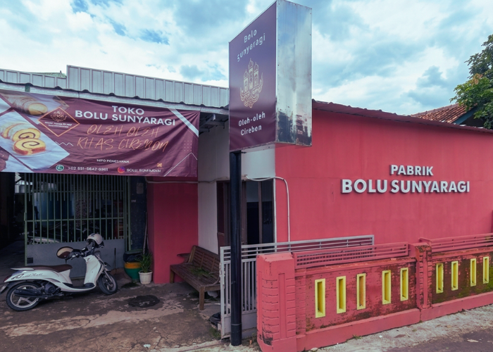 Pabrik Bolu Sunyaragi di Kedawung, Kabupaten Cirebon