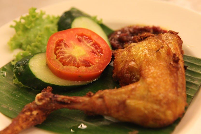 Ayam Goreng Sambel Dadak Aminoto: Gurih Bertemu Segar ayam goreng sambel dadak aminoto