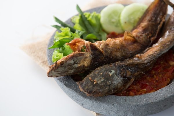 Lalapan Segar untuk Pecel Lele: Pelengkap yang Menyeimbangkan lalapan untuk pecel lele