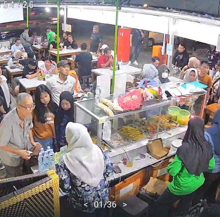 makan-malam-cirebon-pecel-lele